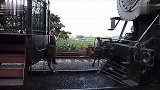 实拍火车头和车厢之间连接的过程,看完真是大开眼界