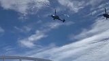 现场实拍美国队赛前 四驾直升机从球场上空飞过