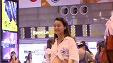 一大波大肚子孕妈在机场玩快闪，路人全看呆了，赶紧掏出手机拍照