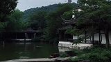 凉风至，白露降，寒蝉鸣。