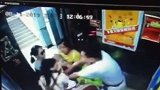 武汉某小区一男两女电梯抢婴儿  警方：系家庭纠纷 孩子安全