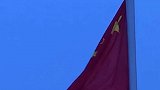 今天，天安门广场升旗仪式格外振奋昂扬！祝福伟大的祖国，生日快乐！五星红旗迎风飘扬 祖国在我心中
