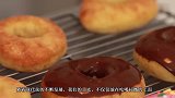 吸黑头机器有多牛?老外用它吸走草莓籽,看到最后觉得太丑了!