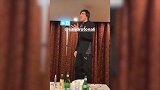 真·辣耳朵！米兰迎新大会托纳利一展歌喉 伊布表情亮了