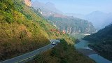贵州大山里发现30多栋豪华木屋，盖得像别墅似的，谁这么有钱？