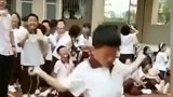 这才是体育精神，小伙子太牛了
