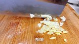 豆腐这样做你可能没吃过，味道赛过红烧肉，不愧是湘菜厨师！