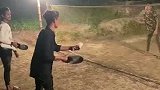用拖鞋打羽毛球，羽毛球我这辈子都没觉得这么委屈过