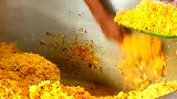 印度街头的蛋炒饭，中国人肯定下不去口，这一幕你怎么看