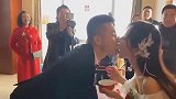 爆笑：小姐姐这样的舞姿，男同胞多看几眼怕是要出事