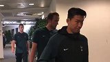 热刺全队抵达梅阿查球场 孙兴慜凯恩不敢懈怠