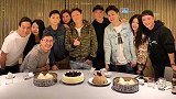 不怕林心如吃醋霍建华参加聚会和长发美女挨肩