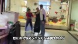 男子买鱼要求不杀，商贩扔秤砣抢手机殴打威胁，一见民警撒腿就跑