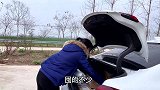 婷婷带玥玥回老家，中午做盘红烧羊肉，玥玥要抢奶奶的鸡爪