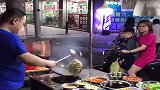 街头的炒饭高手，这最后一勺大厨见了也甘拜下风啊！