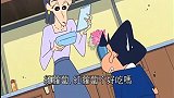 蜡笔小新：妮妮用妈妈的化妆品和高跟鞋，妈妈这样是发现了吗