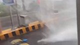 不懂就问这雨天带伞有用吗，建议直接带瓶洗发水沐浴露吧