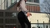 美女姑娘，不仅身材好，滑板玩的也是超级赞，网友好棒