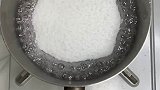 小伙用糖艺技术手工制作国风水墨虾