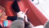 放鞭炮需谨慎，一个鞭炮炸掉法拉利车尾，把这首好运来送给你们！