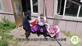父亲让傻儿子相亲，傻儿子和媒人的对话太逗了，看一次笑一次