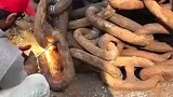 巴铁兄弟废物利用，一顿操作猛如虎车轴就这样制造出来了