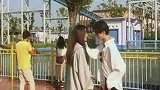 游客说这俩儿人抽筋了