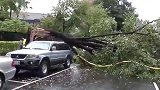 中国台湾：“圆规”逼近！狂风骤雨，频频出现石块雨