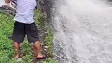 急水打静处，静水打急处，世代人撒网的经验！