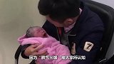 “暴脾气”新生儿，抓着医生不撒手：剪了我脐带还想跑？