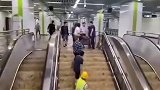 长沙暴雨致排污水管爆裂 地铁站被积水淹没台阶变成瀑布