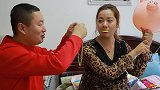女同事给老公发微信聊天，老婆看到后发火了，结局搞笑