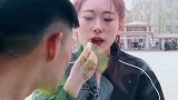 姑娘你都在这半天了，能不能让我走