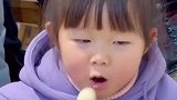 碗里不会又多了一个吧，赶紧喝口奶掩饰一下