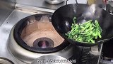想要炒出和大排档里一样美味翠绿的菜心吗，看完这期视频你就会了