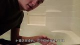 猫咪洗澡好乖，一动不动真可爱