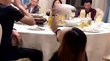 帅哥参加聚会不带媳妇，不料媳妇干出这事，真是太丢人了
