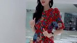 我妈很喜欢我穿红色衣服，说穿红色容易找到男朋友，哈哈