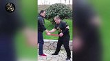 街头防身大师教你如何街头防刀！