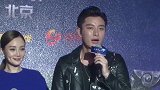 贾乃亮六一夹娃娃送给甜馨李小璐带女儿商场游玩心情好