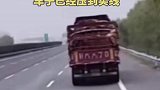 前车货车司机疑似疲劳驾驶，暖心司机一路跟随提醒