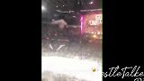 WWE-18年-安布罗斯与蕾妮杨现身冰球赛事 院长一脸羞涩-新闻