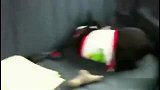 给狗狗穿后衣服它发狂了