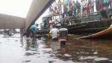 至少60人死亡、数百人失踪！一船在刚果河倾覆 搜救画面曝光