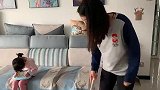 后妈欺负女儿，用开水烫女儿手，无意看到胳膊上胎记眼熟，蒙啦