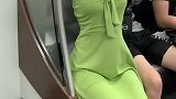 成都地铁二号线，这是男生觉得好看，女生觉得颜值一般的类型吧？