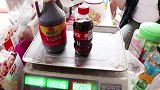 欢欢和小小姐妹去超市买酱油，为什么酱油却变成了可乐？