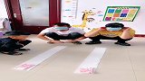 儿子帮着妈妈，贴心小棉袄