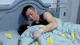 看这对情侣睡觉，一开始恩爱得让人羡慕，结局却又好搞笑