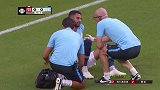 出师不利！马赫雷斯拼抢受伤倒地不起 队医进场检查